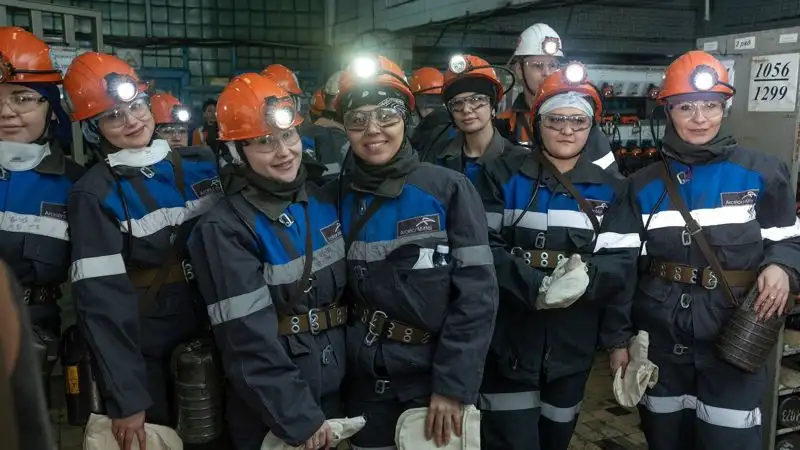 Жены горняков посетили рабочие места на шахте АО , фото - Новости Zakon.kz от 28.04.2023 09:53