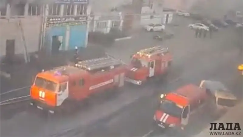 В Актау сгорел крупный автосервисный центр