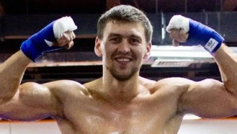 Акбербаев одержал тринадцатую победу на профи-ринге