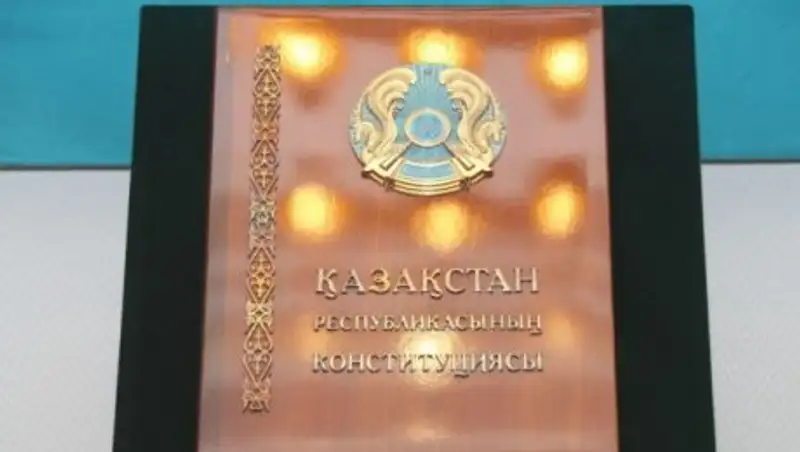 Конституция в свое время позволила избежать хаоса в стране - Президент РК