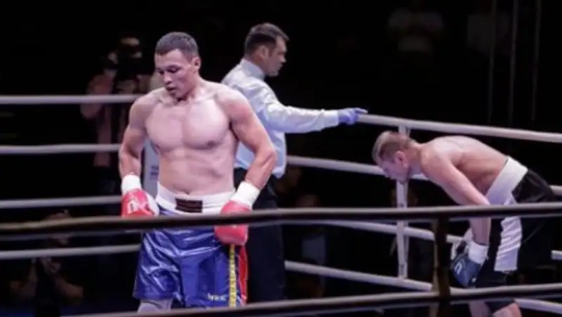 Казахстанский боксер одержал вторую победу в профи