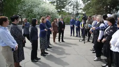 встреча, фото - Новости Zakon.kz от 13.05.2022 11:23