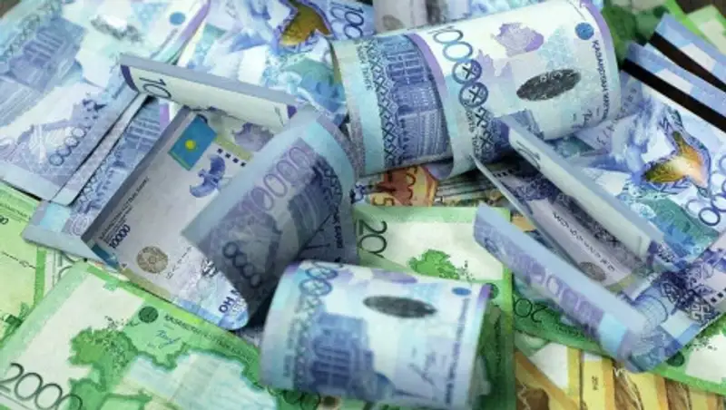 Вернуть всегда успеем - депутат о подходе по выплате 42500 тенге