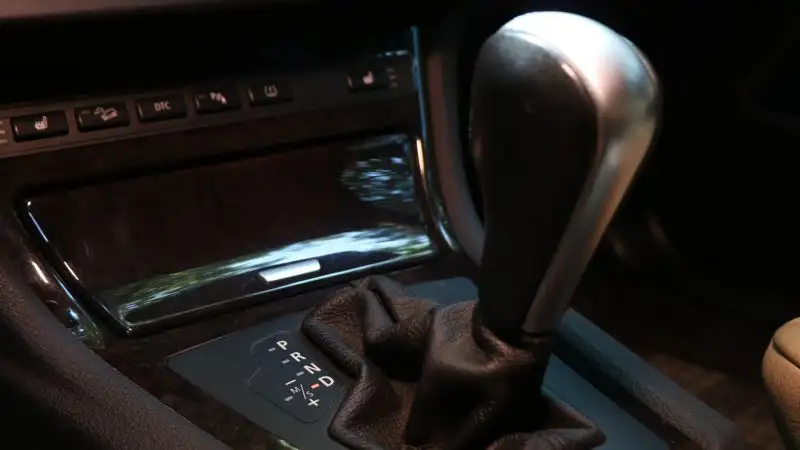 Авто угнали во время тест-драйва в Шымкенте