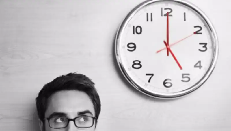 Кому полагается сокращенный график работы, рассказал министр труда