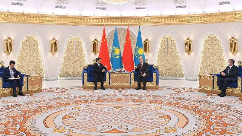 Президент Казахстана, специальный представитель Правительства КНР по делам стран Евразии, фото - Новости Zakon.kz от 30.12.2021 15:31