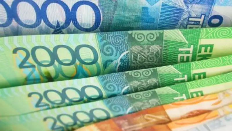 Нацвалюта подешевела на 2,33 тенге