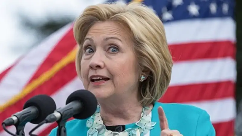 Госдеп отказался публиковать ряд писем Клинтон из-за секретности