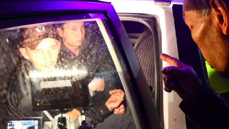 В Алматы мужчина заправил угнанный автомобиль и покатал на нем друга