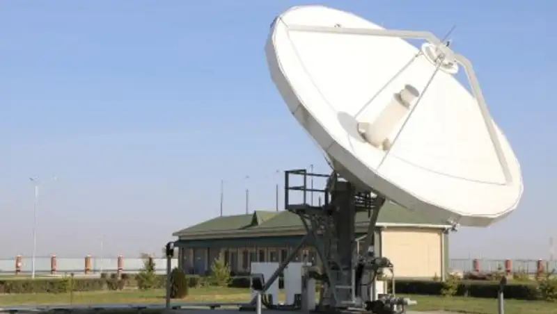 Сколько лет живут спутники и кто ими управляет