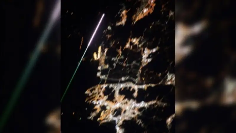 Космонавт опубликовал с орбиты фото падающей звезды