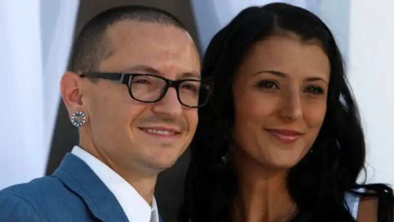 Вдова солиста Linkin Park впервые прокомментировала смерть мужа