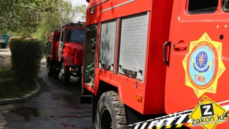 В Алматы на "барахолке" произошел пожар