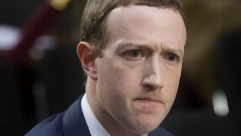 Цукерберг запретил пользоваться iPhone в офисе Facebook