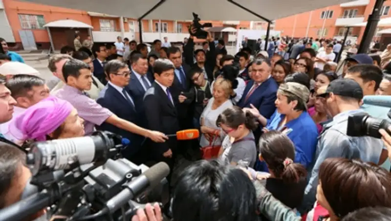 Аким Алматы Б.Байбек поручил застройщику и КСК решить проблемы жителей ЖК «Нуркент»