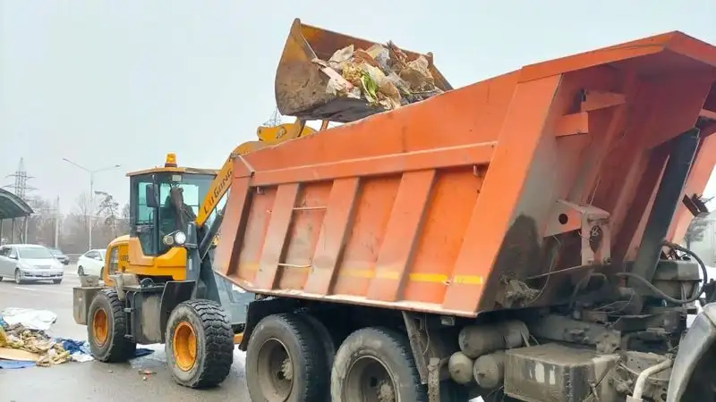 Более 450 тысяч тонн мусора вывезли из Алматы за год