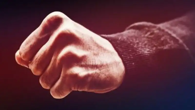 Избиение и ограбление пенсионера в Нур-Султане попало на видео