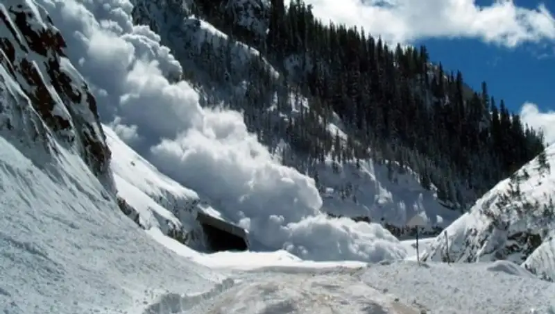Опасность схода снежных лавин в горных районах Казахстана сохраняется