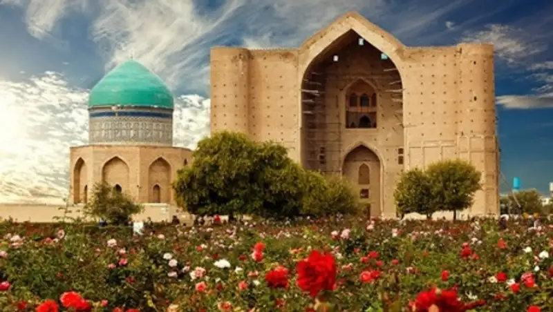 Аким ЮКО: в 2015 году Туркестан посетили 1 млн туристов и паломников