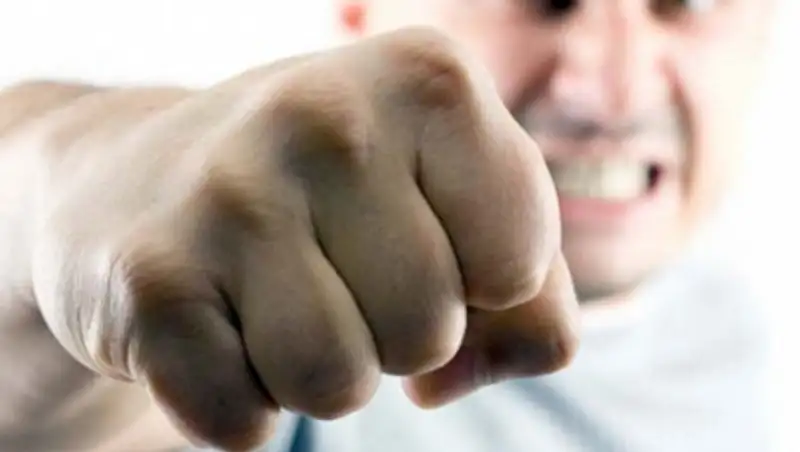 Пьяный мужчина устроил дебош в больнице и напал на полицейского