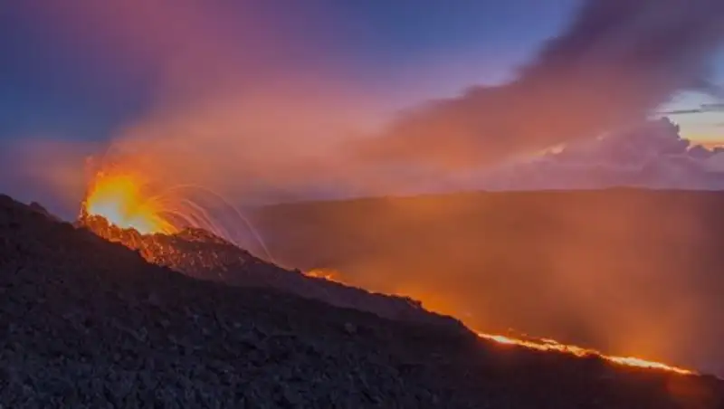 На французском острове Реюньон проснулся вулкан