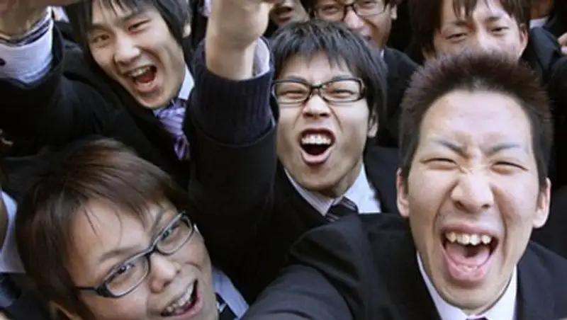 Более 100 студентов в Японии выселили из общежития за пьянство