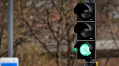 Светофор упал на голову беременной жительнице Тараза, фото - Новости Zakon.kz от 14.11.2023 01:44
