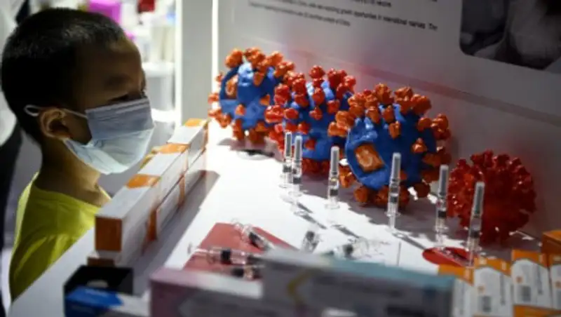 В Китае представили две потенциальные вакцины от коронавируса