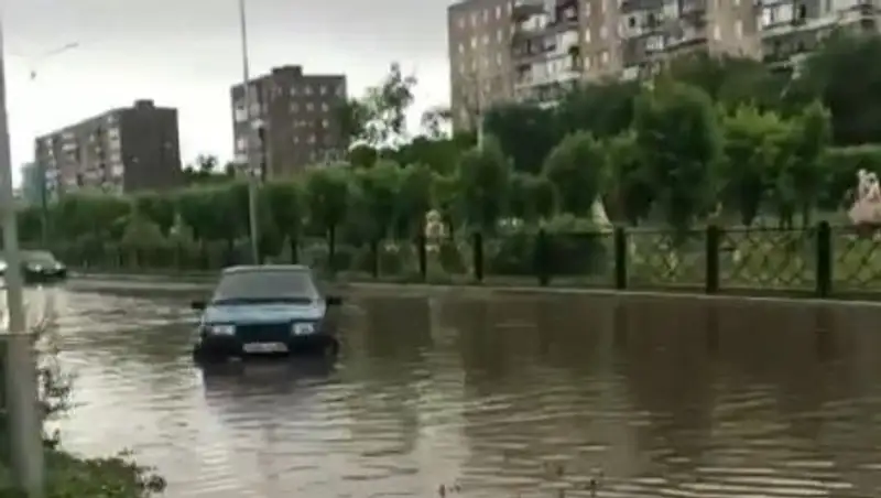 Сильный дождь затопил Темиртау