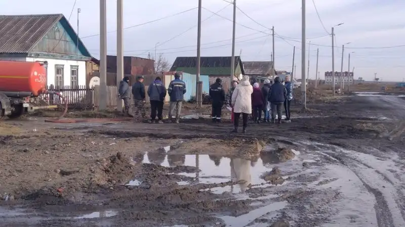 Странный потоп в ноябре в Костанае, грунтовые воды, порыв на магистрали, Казахстан, фото - Новости Zakon.kz от 04.11.2023 09:45