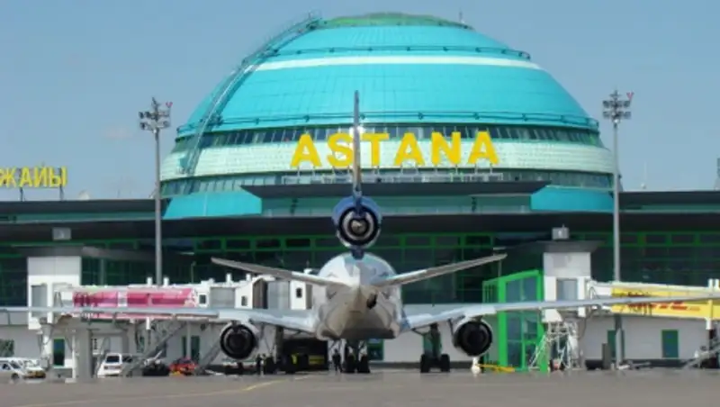 Аэропорт Астаны закрыт до часа дня