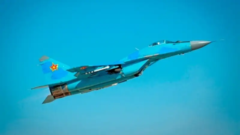 Более 50 часов в среднем провели в небе военные летчики ВС РК