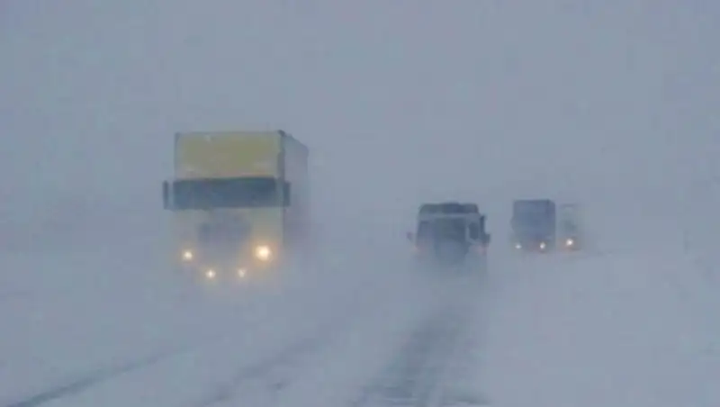 В нескольких областях РК вновь ограничено движение автотранспорта из-за непогоды