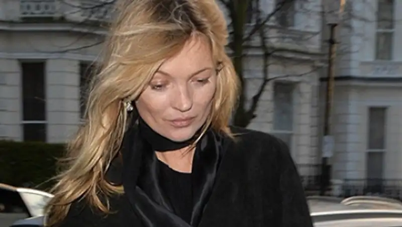 Кейт Мосс сняли с самолета из-за агрессивного поведения