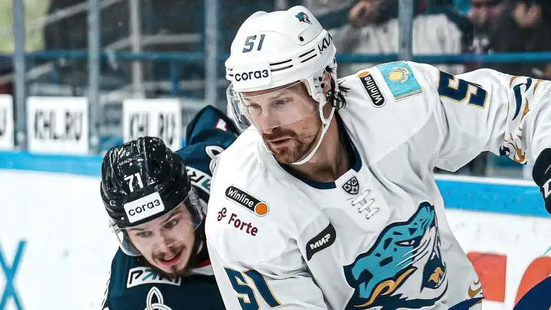 Игрок "Барыса" дважды попал в топ-10 КХЛ по силе ударов