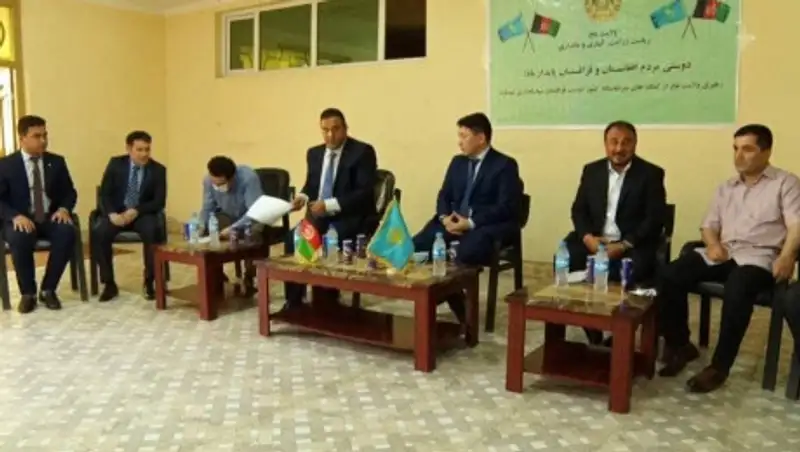 500 тонн макарон передал Казахстан Афганистану