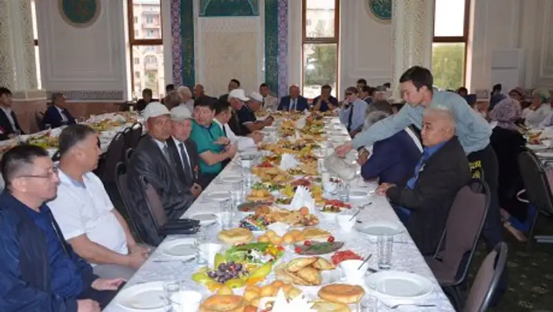 Полицейские Алматинской области организовали для населения «ауыз ашар»