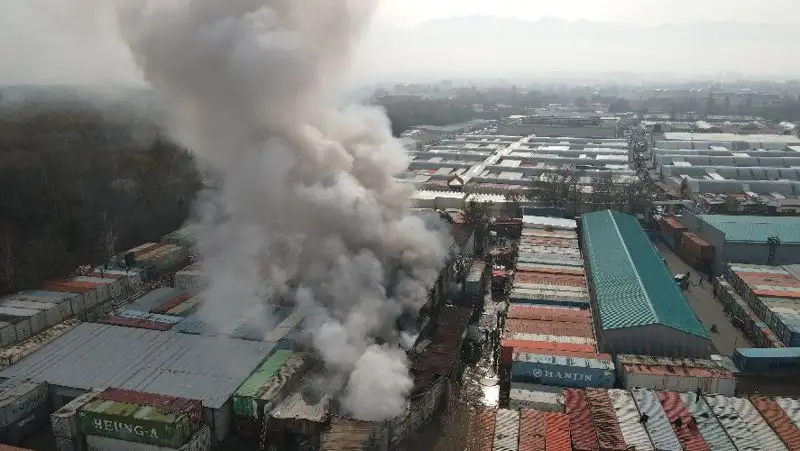 Пожар на барахолке в Алматы потушен