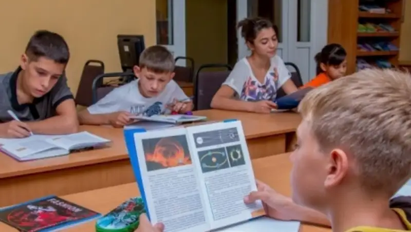 Алматы и Астана занимают первое место по обеспеченности школьными учебниками