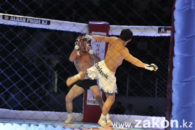 «Атилле» пришла «Смерть». Емельяненко выиграл в Алматы 18 бой в карьере (фото) «Атилле» пришла «Смерть». Емельяненко выиграл в Алматы 18 бой в карьере (фото), фото - Новости Zakon.kz от 22.12.2011 19:31