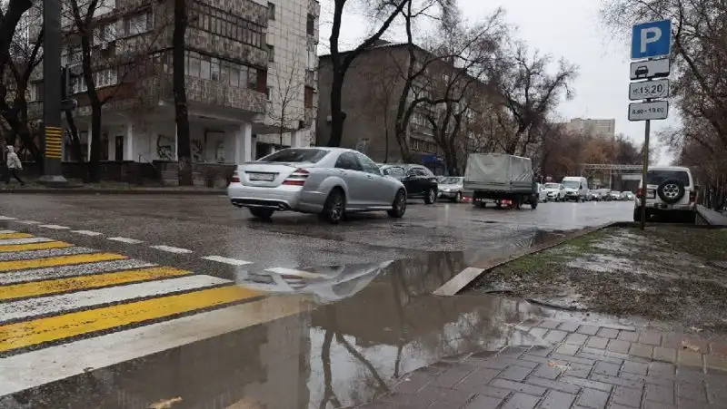 дождь в городе, фото - Новости Zakon.kz от 18.03.2022 13:02