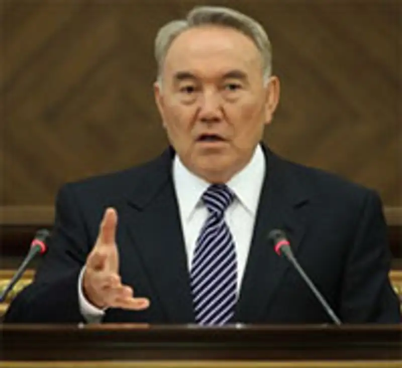 Казахстанские парламентарии должны смотреть на жизнь глазами простых людей - Назарбаев