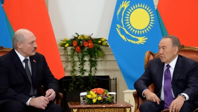 Назарбаев благодарит Лукашенко за ускорение создания ЕАЭС