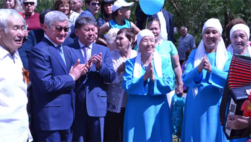 Аким ВКО вместе с ветеранами ВОВ отведал солдатской каши