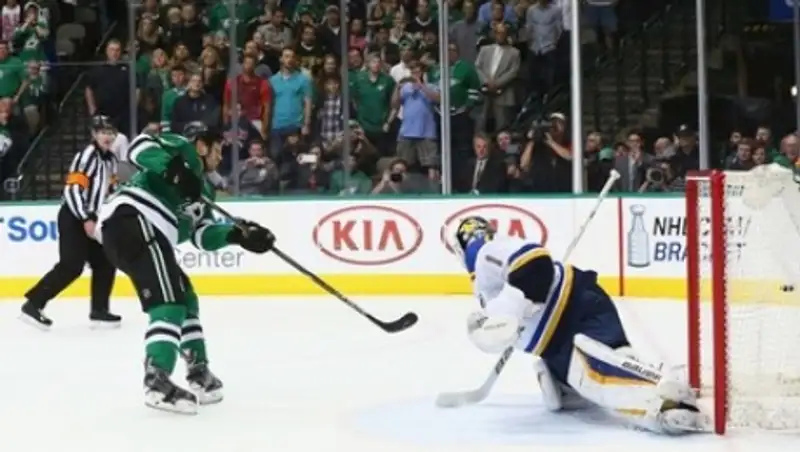 В матче НХЛ забросили четыре шайбы за 49 секунд
