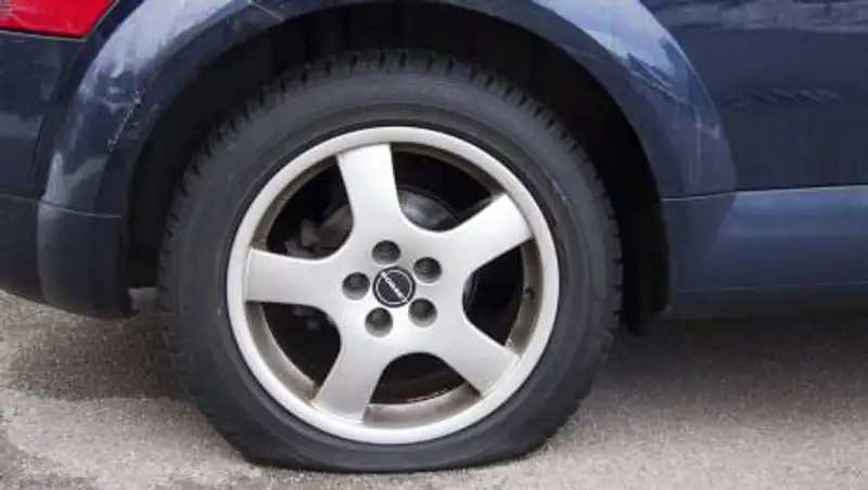 В Нур-Султане автомобиль опрокинулся на крышу после столкновения