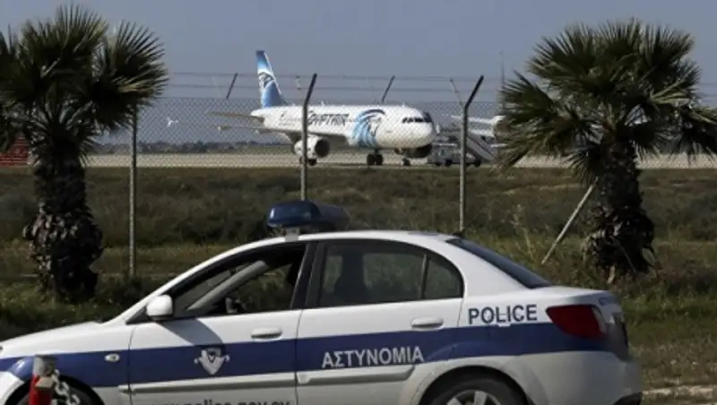 Правоохранительные органы допрашивают захватившего А320 египтянина