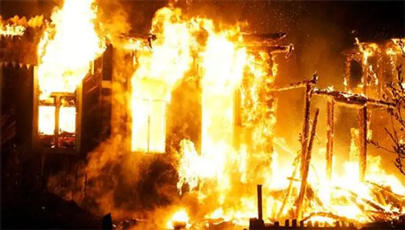 В Уральске при пожаре сгорело 4 дачных дома