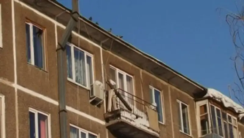 В Темиртау семиклассник спрыгнул с крыши, оставив предсмертное послание на снегу