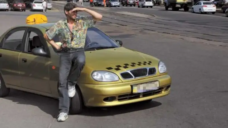 В Астане назойливого таксиста арестовали на сутки